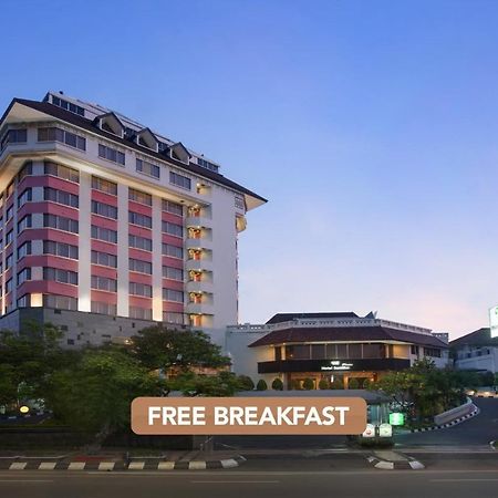 Hotel Santika Premiere Semarang Buitenkant foto