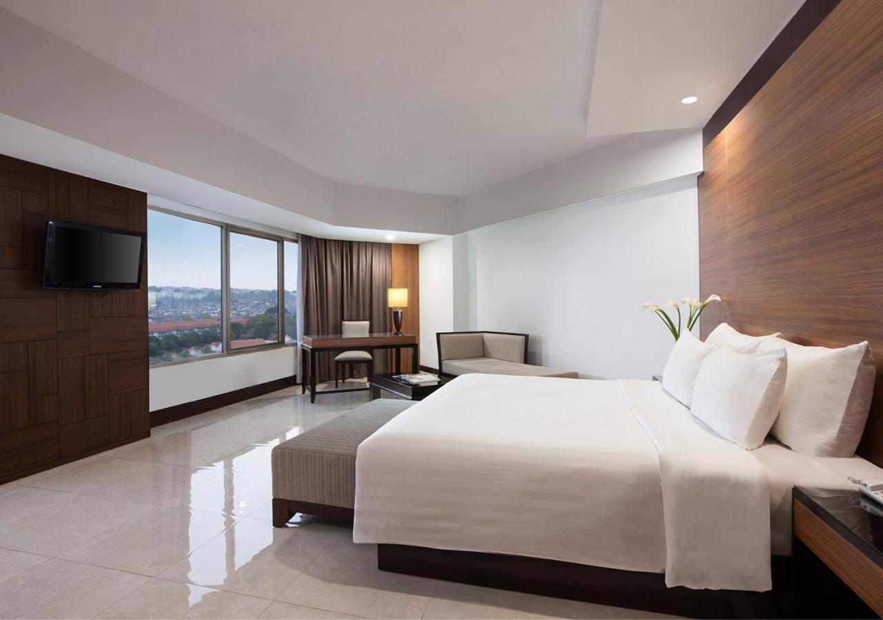 Hotel Santika Premiere Semarang Buitenkant foto