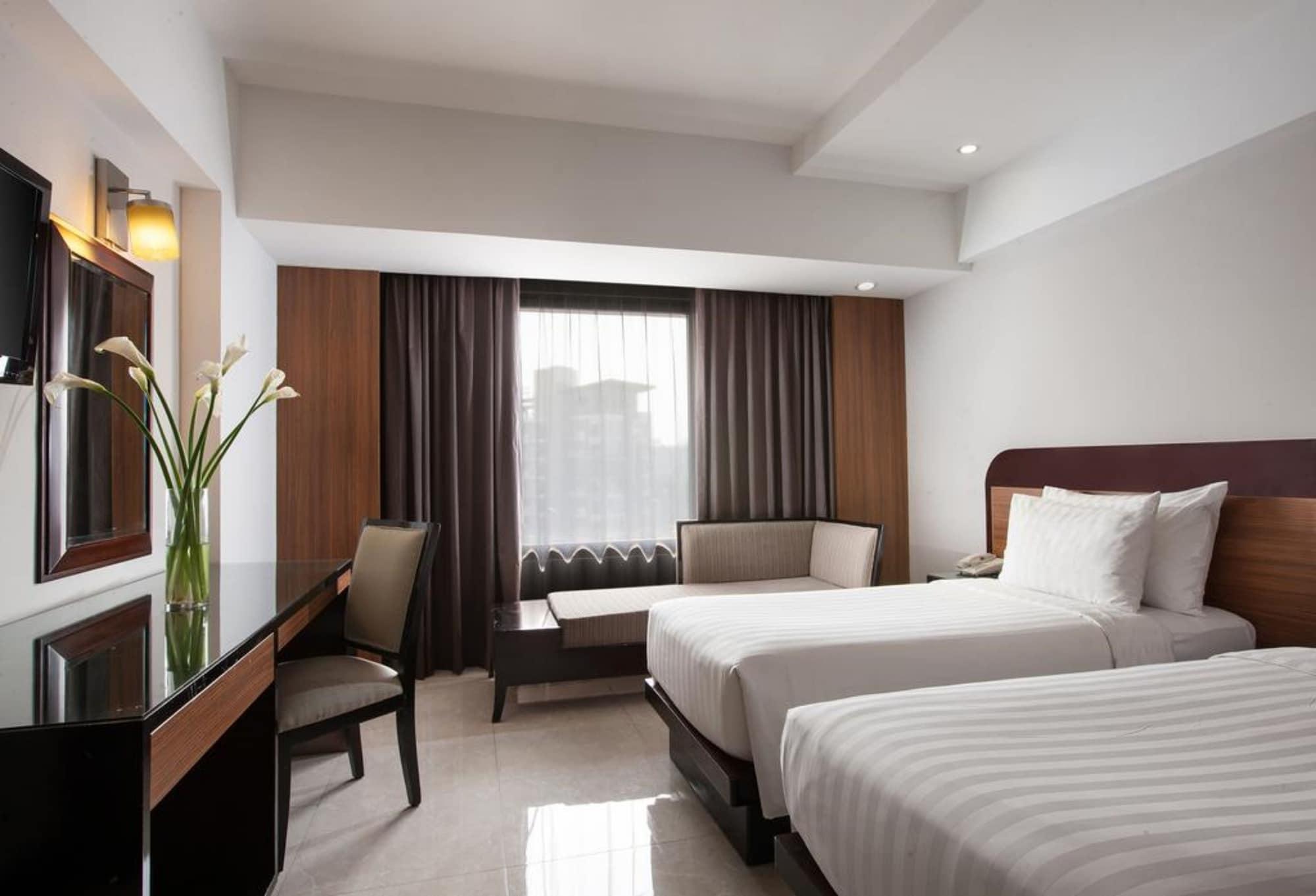 Hotel Santika Premiere Semarang Buitenkant foto