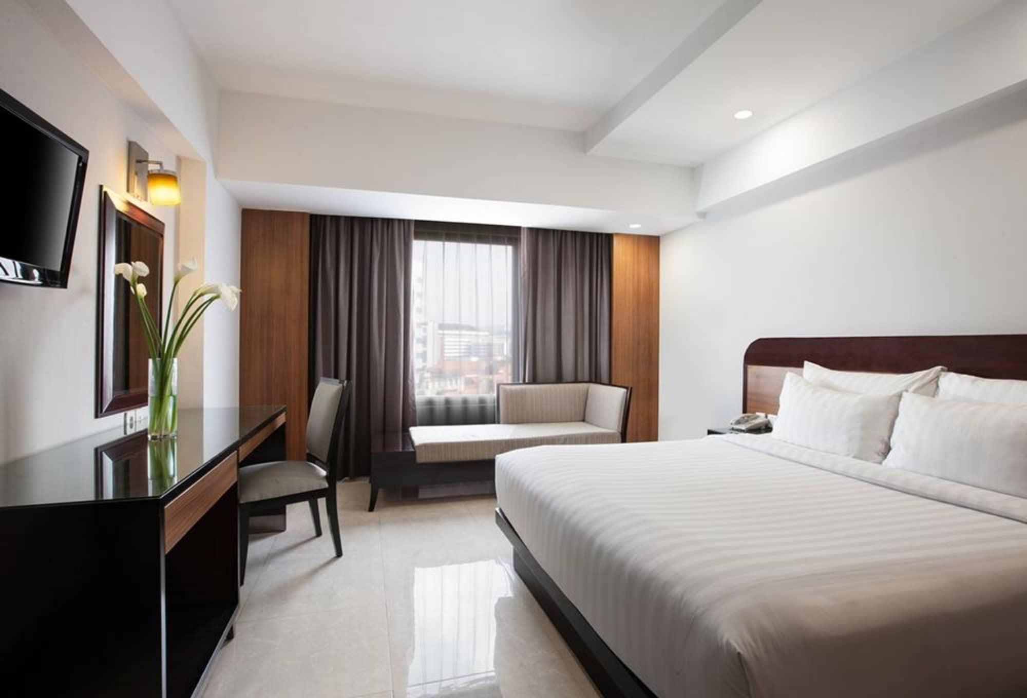 Hotel Santika Premiere Semarang Buitenkant foto