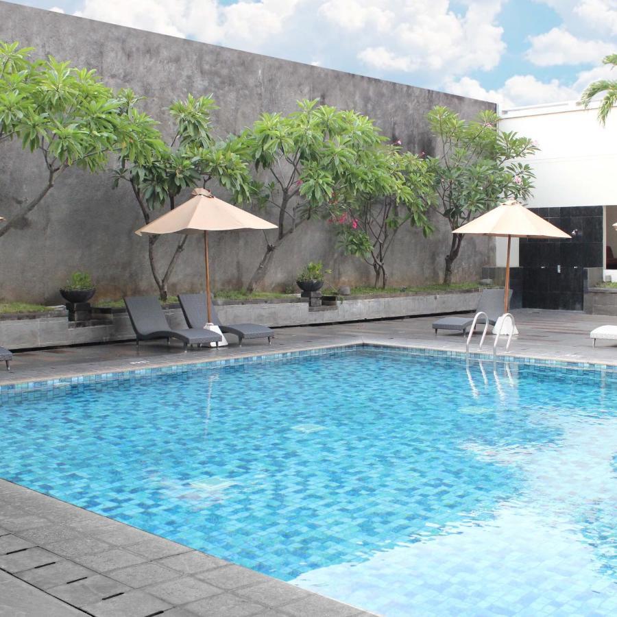 Hotel Santika Premiere Semarang Buitenkant foto