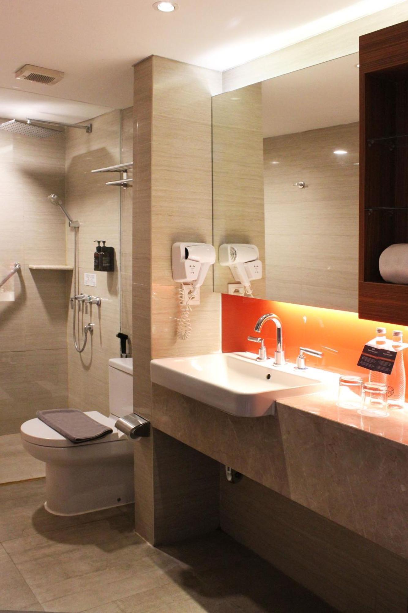 Hotel Santika Premiere Semarang Buitenkant foto
