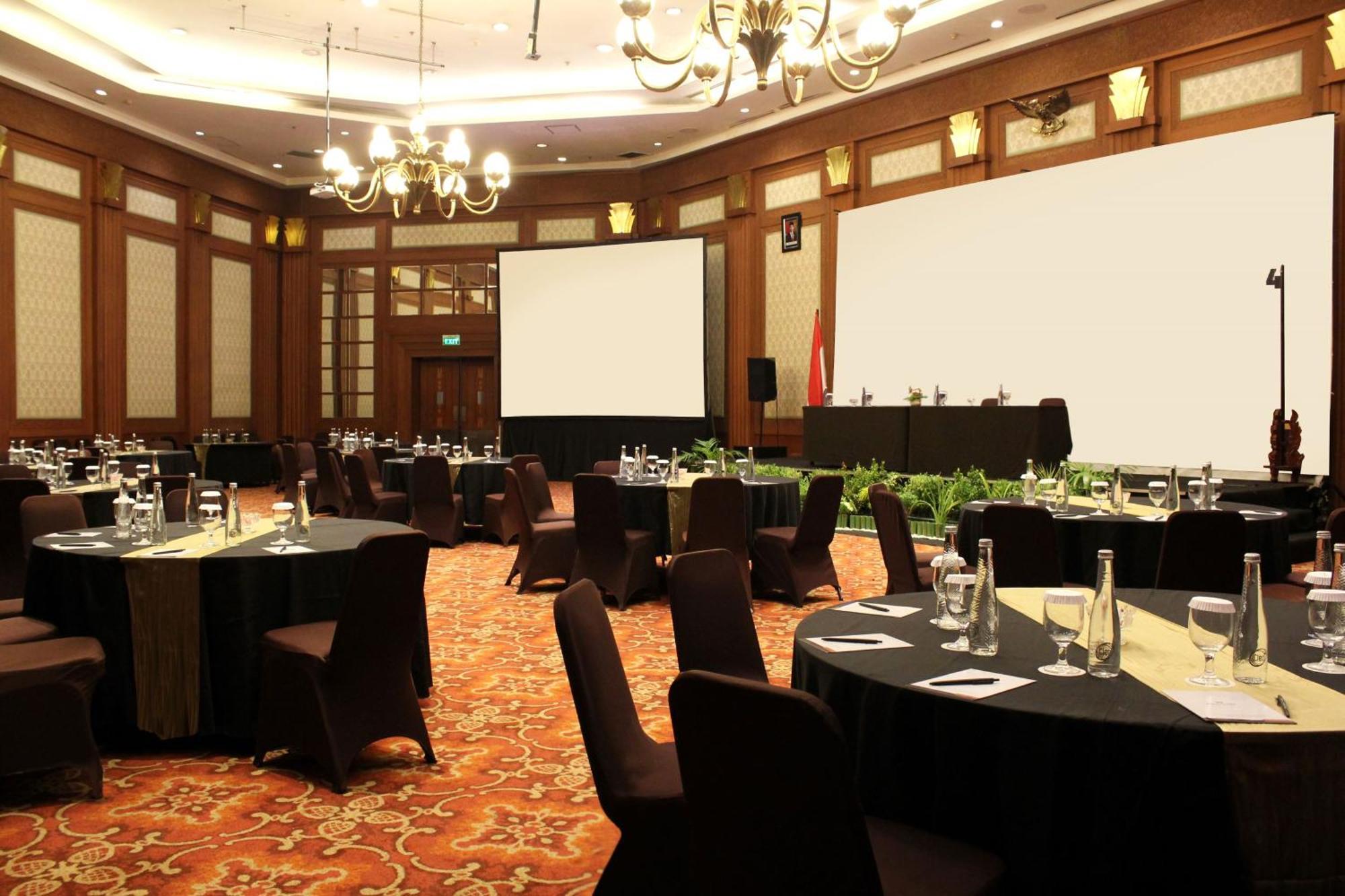 Hotel Santika Premiere Semarang Buitenkant foto